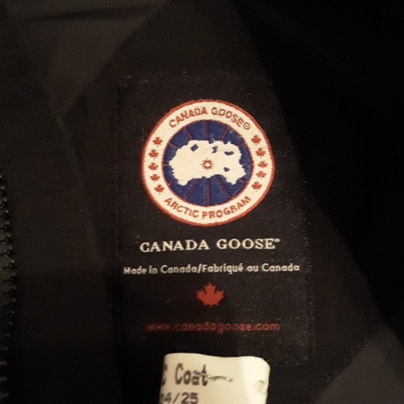 one left!! Unisex Canada Goose black winter jacket - Picture 2 of 5